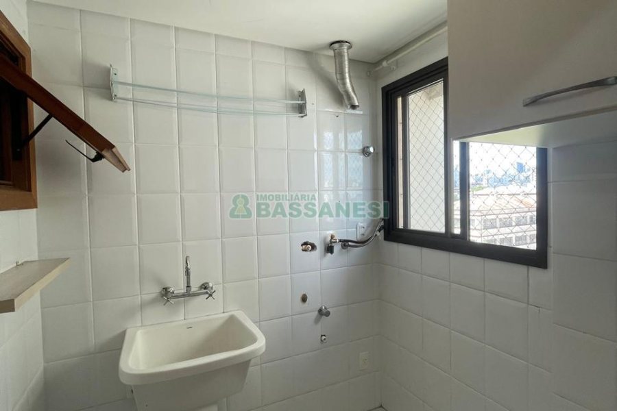 Apartamento com 80m², 2 dormitórios, 1 vaga, no bairro Pio X em Caxias do Sul para Comprar
