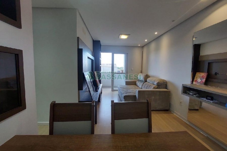 Apto Mobiliado com 67m², 2 dormitórios, 2 vagas, no bairro Kayser em Caxias do Sul para Alugar ou Comprar