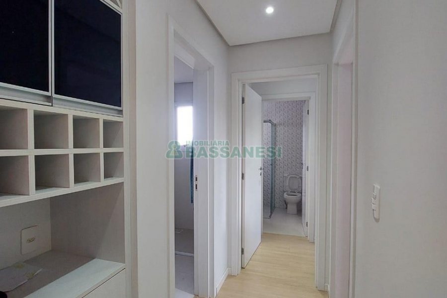 Apto Mobiliado com 67m², 2 dormitórios, 2 vagas, no bairro Kayser em Caxias do Sul para Alugar ou Comprar