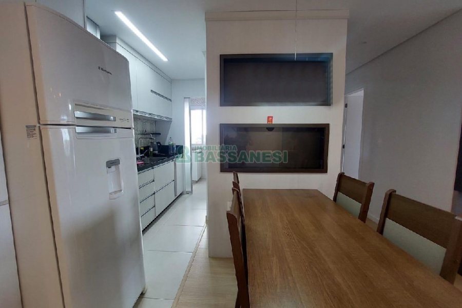 Apto Mobiliado com 67m², 2 dormitórios, 2 vagas, no bairro Kayser em Caxias do Sul para Alugar ou Comprar