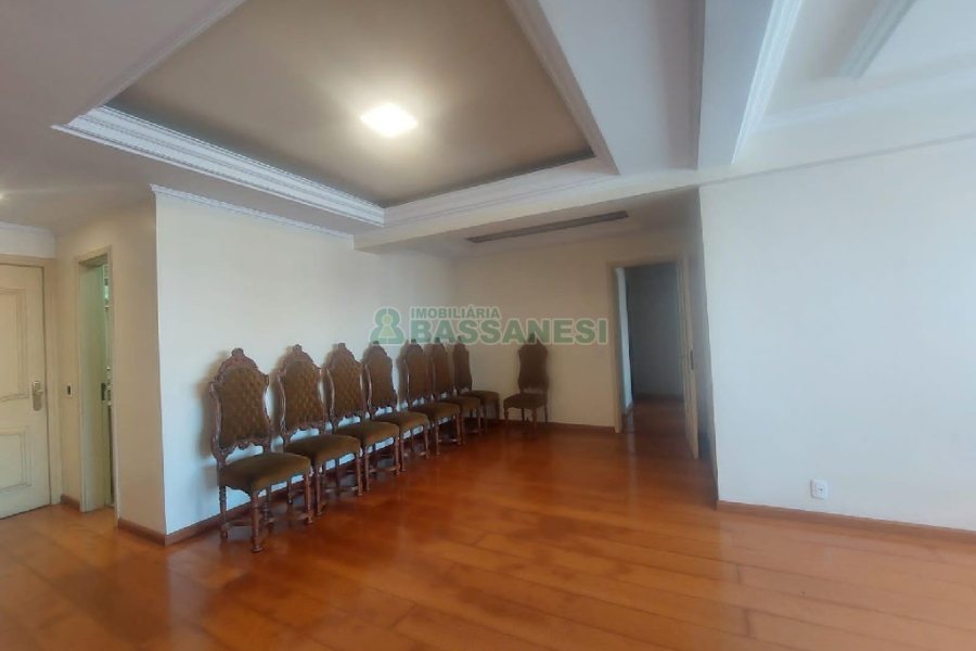 Apto Mobiliado com 107m², 3 dormitórios, 1 vaga, no bairro Centro em Caxias do Sul para Comprar