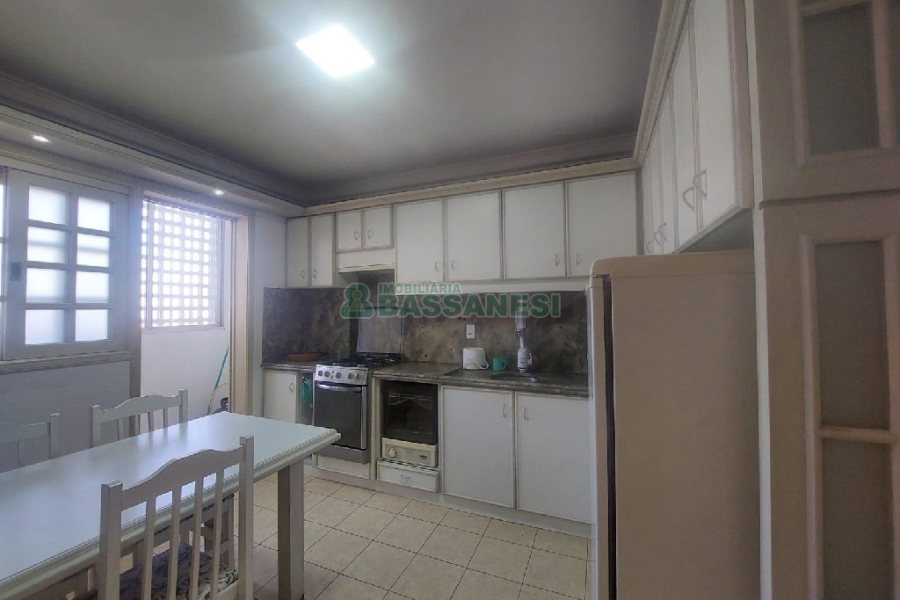 Apto Mobiliado com 107m², 3 dormitórios, 1 vaga, no bairro Centro em Caxias do Sul para Comprar