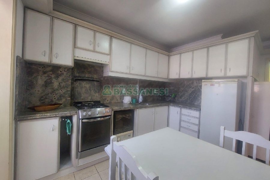 Apto Mobiliado com 107m², 3 dormitórios, 1 vaga, no bairro Centro em Caxias do Sul para Comprar