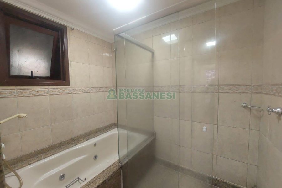 Apto Mobiliado com 107m², 3 dormitórios, 1 vaga, no bairro Centro em Caxias do Sul para Comprar