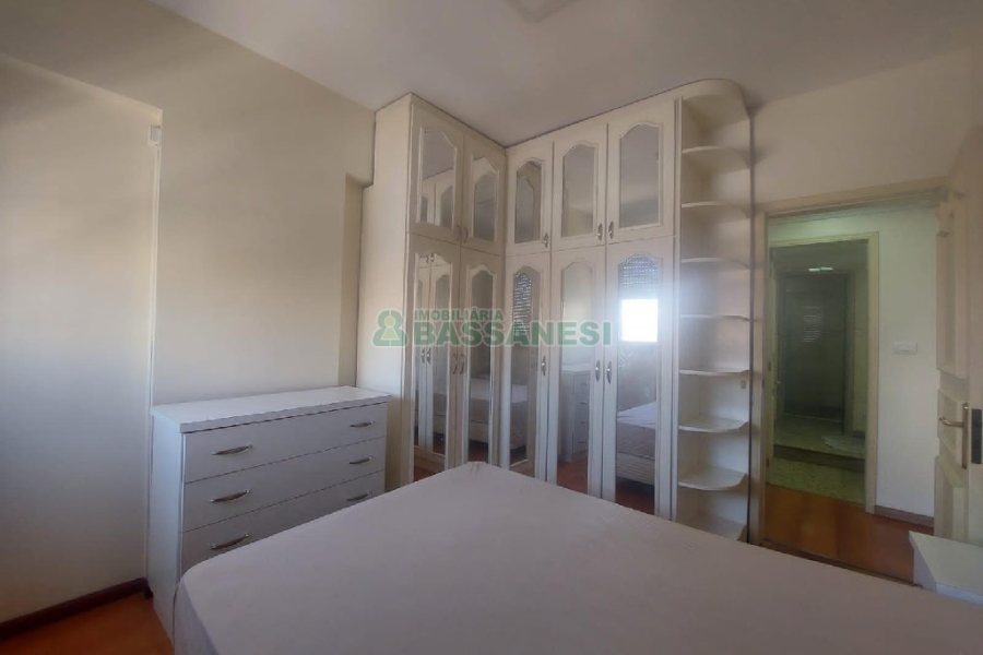 Apto Mobiliado com 107m², 3 dormitórios, 1 vaga, no bairro Centro em Caxias do Sul para Comprar