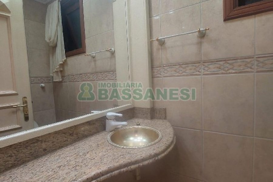 Apto Mobiliado com 107m², 3 dormitórios, 1 vaga, no bairro Centro em Caxias do Sul para Comprar