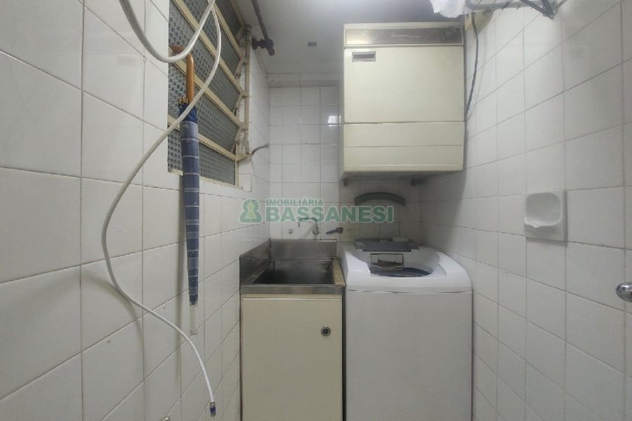 Apto Mobiliado com 107m², 3 dormitórios, 1 vaga, no bairro Centro em Caxias do Sul para Comprar