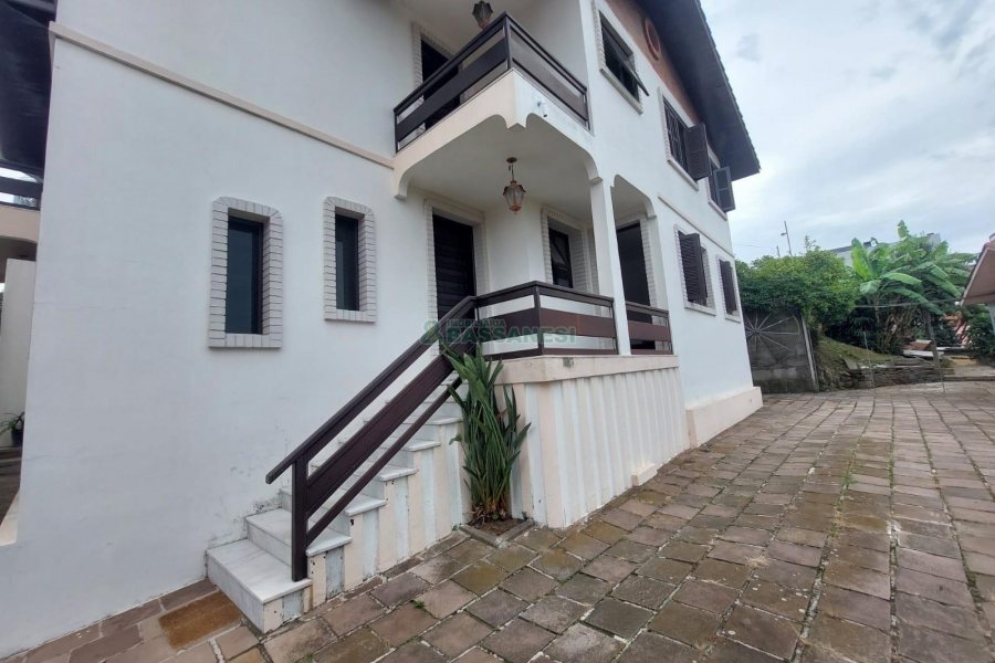 Casa com 70m², 2 dormitórios, no bairro Rio Branco em Caxias do Sul para Alugar