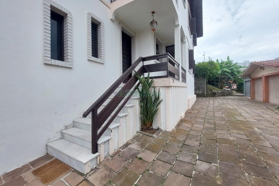 Casa com 70m², 2 dormitórios, no bairro Rio Branco em Caxias do Sul para Alugar