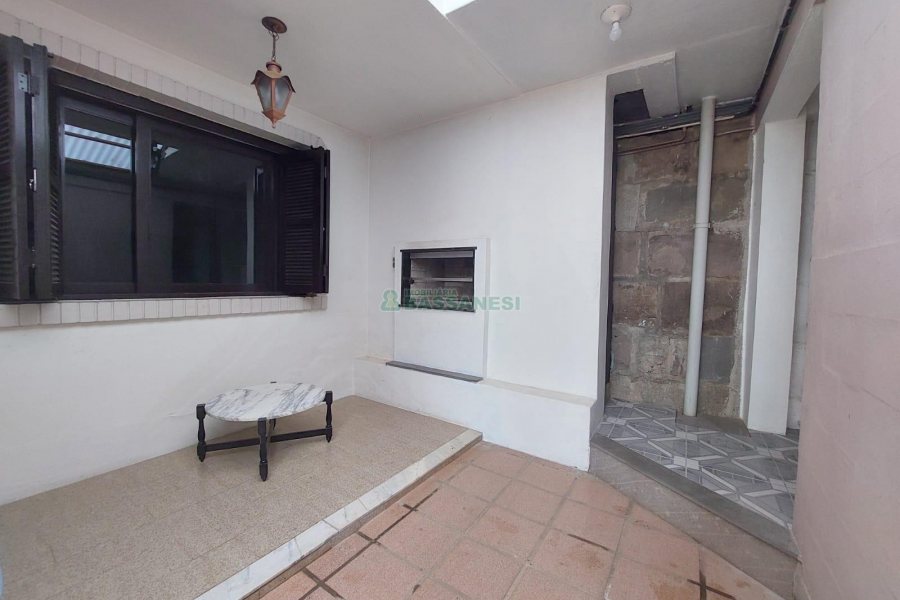 Casa com 70m², 2 dormitórios, no bairro Rio Branco em Caxias do Sul para Alugar