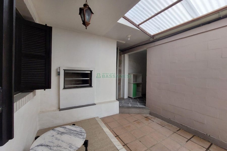 Casa com 70m², 2 dormitórios, no bairro Rio Branco em Caxias do Sul para Alugar