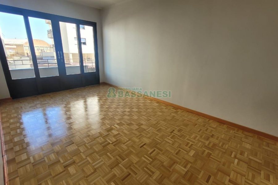 Apartamento com 88m², 2 dormitórios, 1 vaga, no bairro Santa Catarina em Caxias do Sul para Comprar