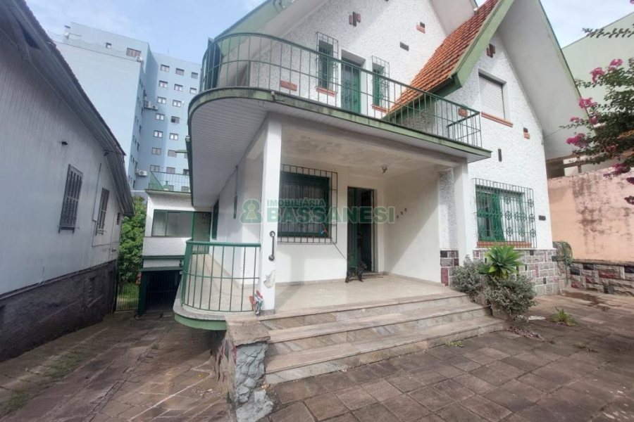 Casa Comercial com 600m², 5 dormitórios, no bairro Rio Branco em Caxias do Sul para Comprar