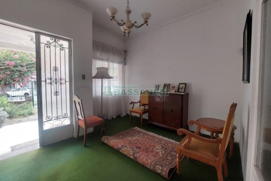 Casa Comercial com 600m², 5 dormitórios, no bairro Rio Branco em Caxias do Sul para Comprar