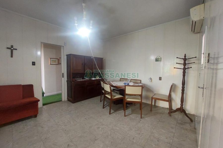 Casa Comercial com 600m², 5 dormitórios, no bairro Rio Branco em Caxias do Sul para Comprar