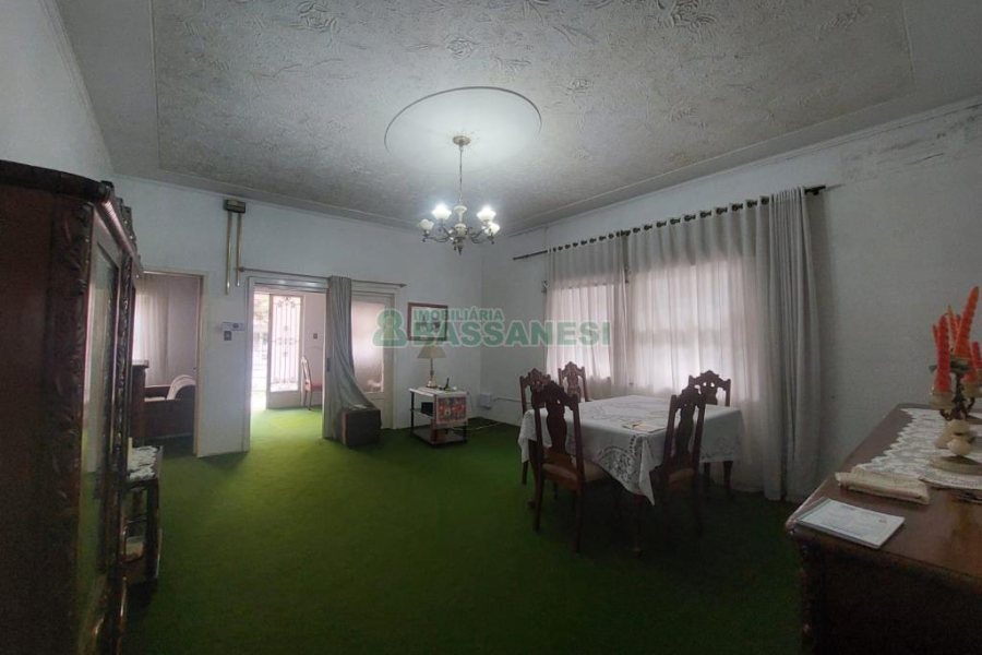Casa Comercial com 600m², 5 dormitórios, no bairro Rio Branco em Caxias do Sul para Comprar