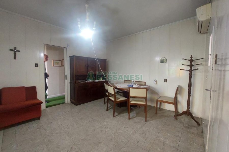 Casa Comercial com 600m², 5 dormitórios, no bairro Rio Branco em Caxias do Sul para Comprar