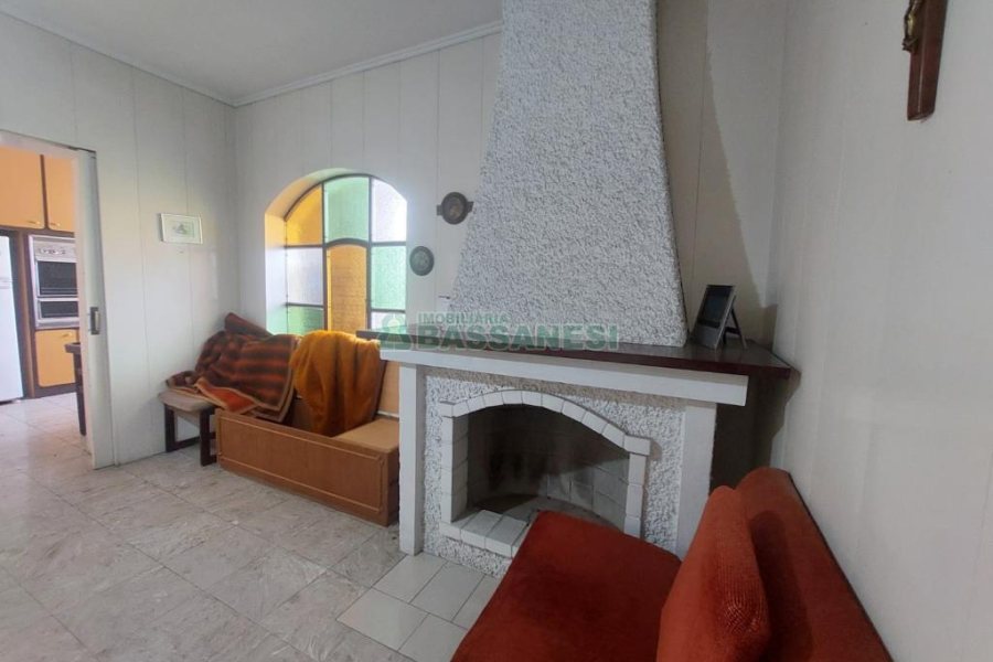 Casa Comercial com 600m², 5 dormitórios, no bairro Rio Branco em Caxias do Sul para Comprar