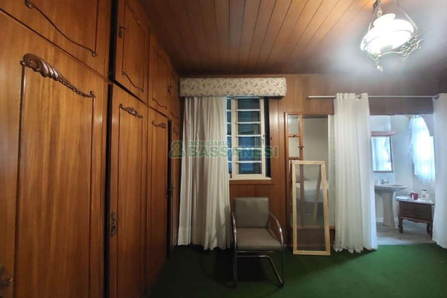 Casa Comercial com 600m², 5 dormitórios, no bairro Rio Branco em Caxias do Sul para Comprar