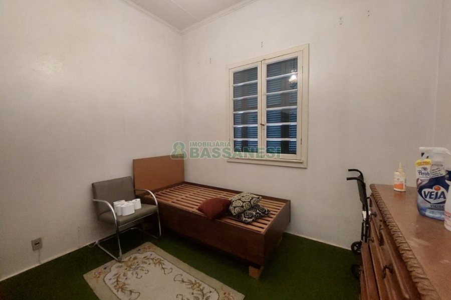 Casa Comercial com 600m², 5 dormitórios, no bairro Rio Branco em Caxias do Sul para Comprar