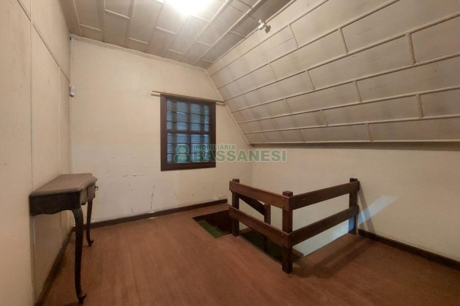 Casa Comercial com 600m², 5 dormitórios, no bairro Rio Branco em Caxias do Sul para Comprar