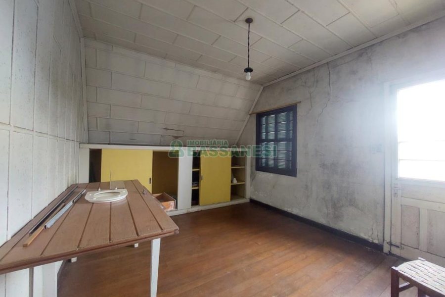 Casa Comercial com 600m², 5 dormitórios, no bairro Rio Branco em Caxias do Sul para Comprar