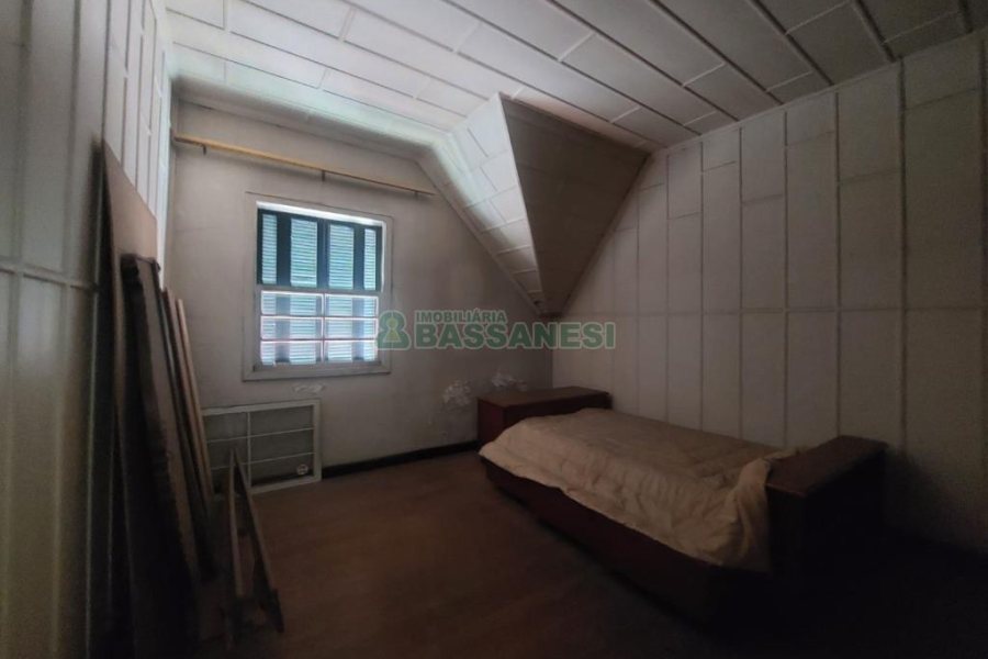 Casa Comercial com 600m², 5 dormitórios, no bairro Rio Branco em Caxias do Sul para Comprar