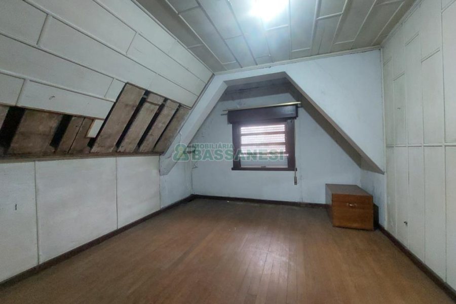 Casa Comercial com 600m², 5 dormitórios, no bairro Rio Branco em Caxias do Sul para Comprar