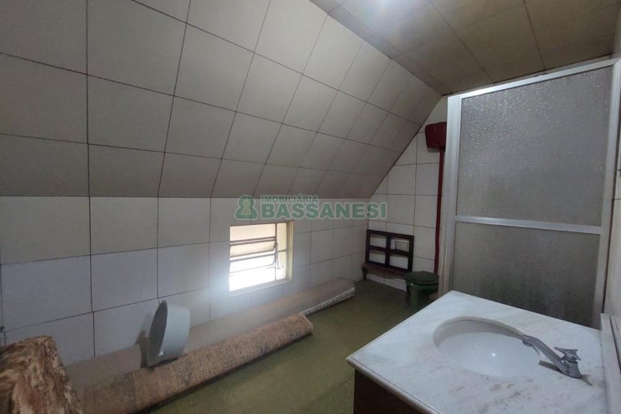 Casa Comercial com 600m², 5 dormitórios, no bairro Rio Branco em Caxias do Sul para Comprar