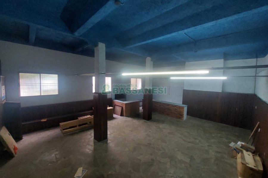 Casa Comercial com 600m², 5 dormitórios, no bairro Rio Branco em Caxias do Sul para Comprar