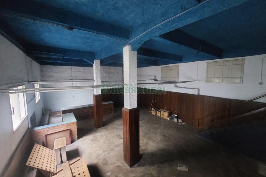 Casa Comercial com 600m², 5 dormitórios, no bairro Rio Branco em Caxias do Sul para Comprar