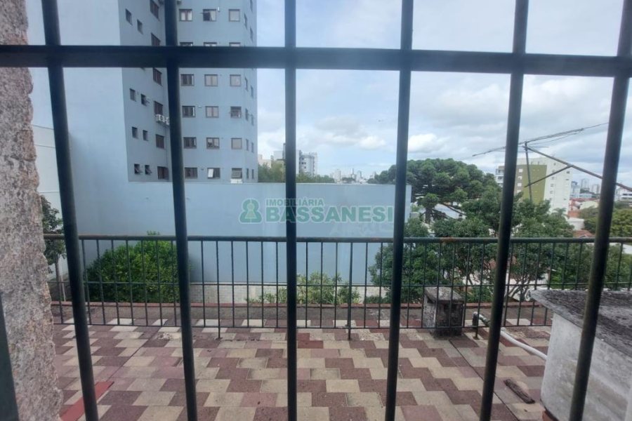 Casa Comercial com 600m², 5 dormitórios, no bairro Rio Branco em Caxias do Sul para Comprar