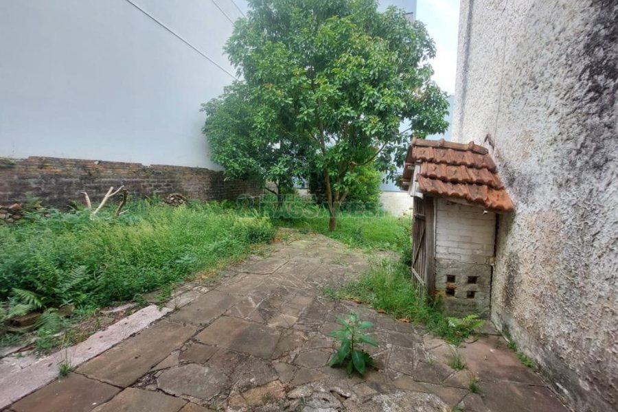 Casa Comercial com 600m², 5 dormitórios, no bairro Rio Branco em Caxias do Sul para Comprar