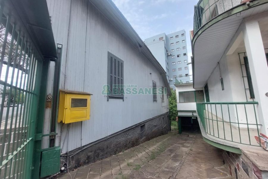Casa Comercial com 600m², 5 dormitórios, no bairro Rio Branco em Caxias do Sul para Comprar