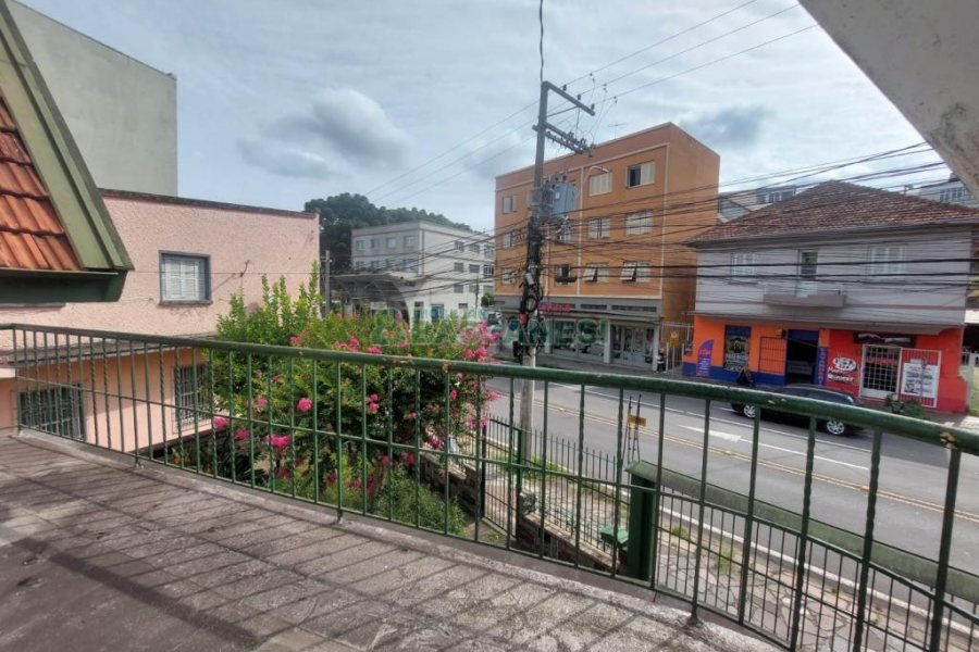 Casa Comercial com 600m², 5 dormitórios, no bairro Rio Branco em Caxias do Sul para Comprar