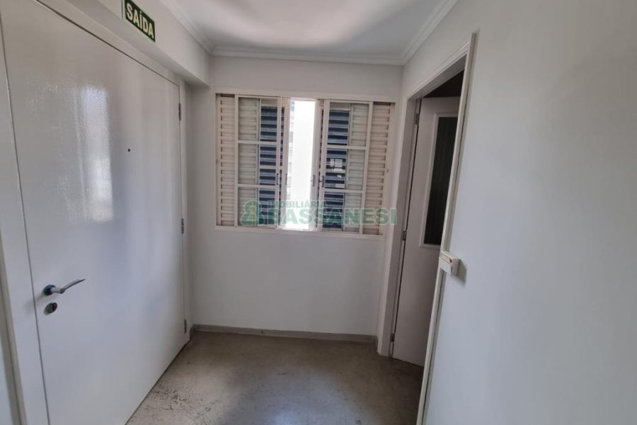 Sala com 61m², no bairro Centro em Caxias do Sul para Alugar ou Comprar