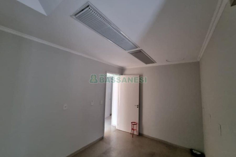 Sala com 61m², no bairro Centro em Caxias do Sul para Alugar ou Comprar