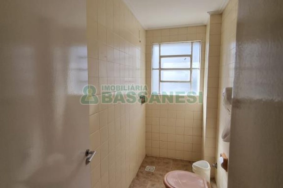 Sala com 61m², no bairro Centro em Caxias do Sul para Alugar ou Comprar