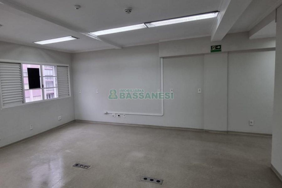 Sala com 61m², no bairro Centro em Caxias do Sul para Alugar