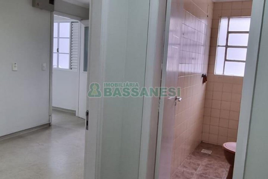 Sala com 61m², no bairro Centro em Caxias do Sul para Alugar