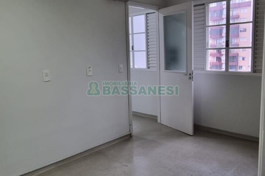 Sala com 61m², no bairro Centro em Caxias do Sul para Alugar