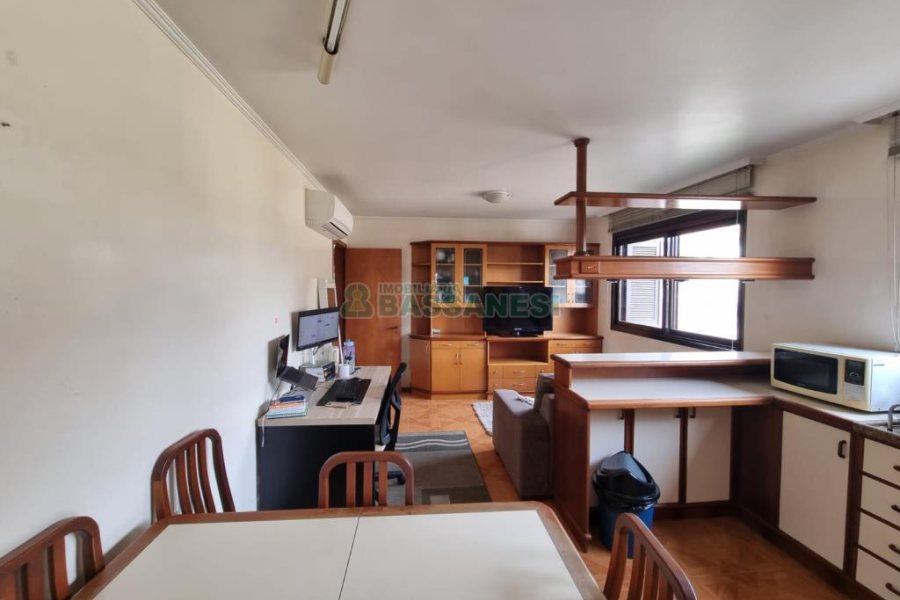 Casa com 389m², 6 dormitórios, no bairro Universitário em Caxias do Sul para Comprar