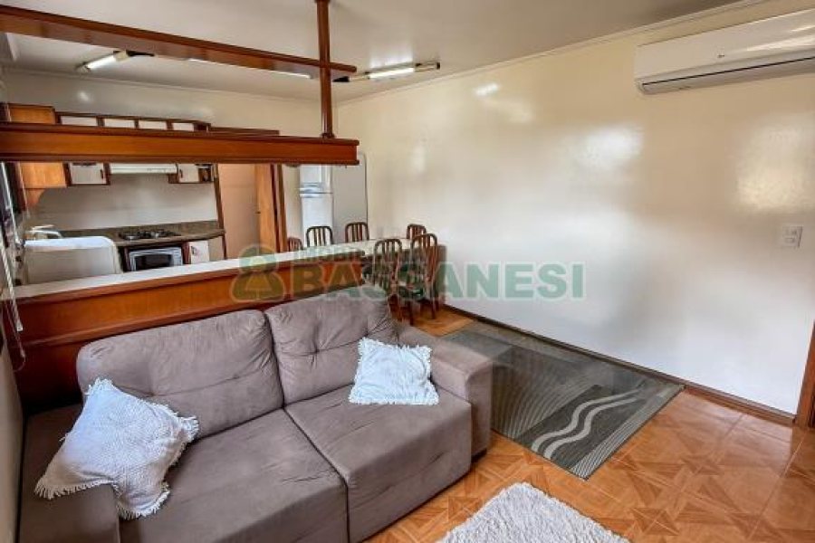 Casa com 389m², 6 dormitórios, no bairro Universitário em Caxias do Sul para Comprar