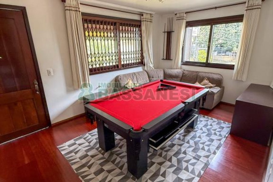 Casa com 389m², 6 dormitórios, no bairro Universitário em Caxias do Sul para Comprar