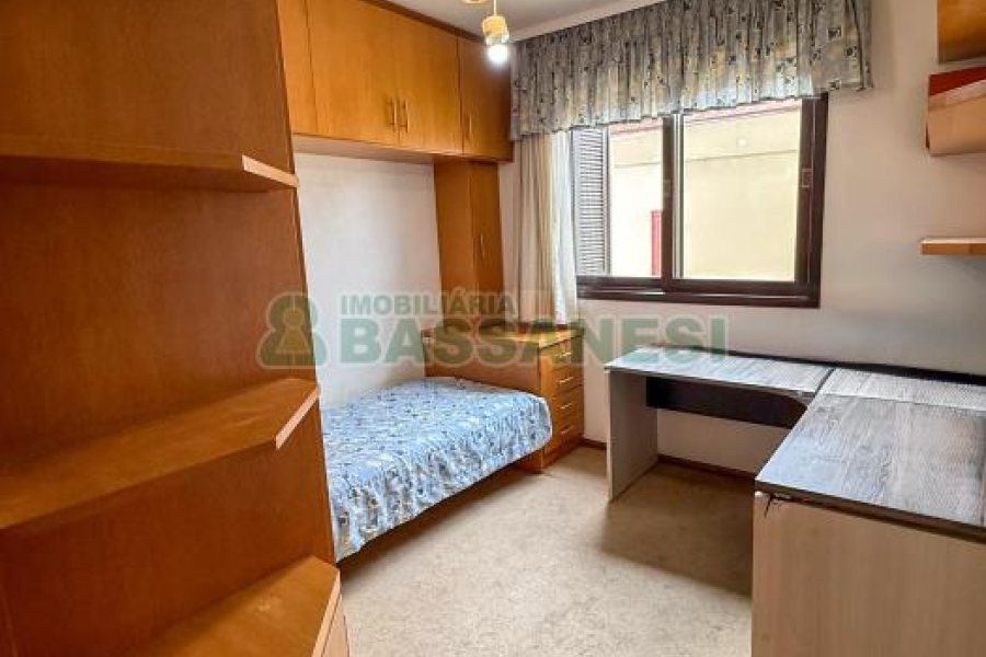 Casa com 389m², 6 dormitórios, no bairro Universitário em Caxias do Sul para Comprar