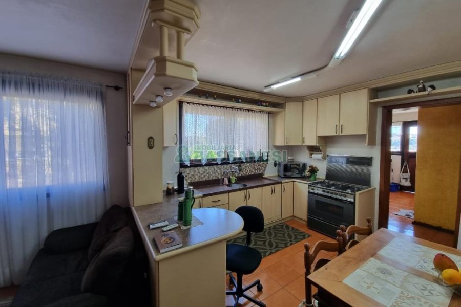 Casa com 389m², 6 dormitórios, no bairro Universitário em Caxias do Sul para Comprar