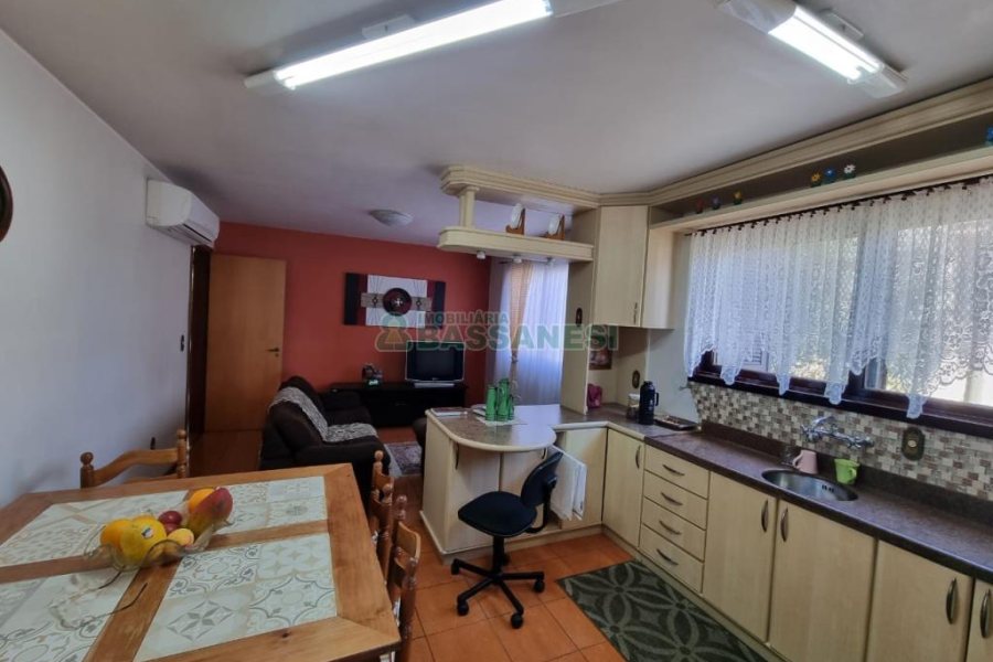 Casa com 389m², 6 dormitórios, no bairro Universitário em Caxias do Sul para Comprar
