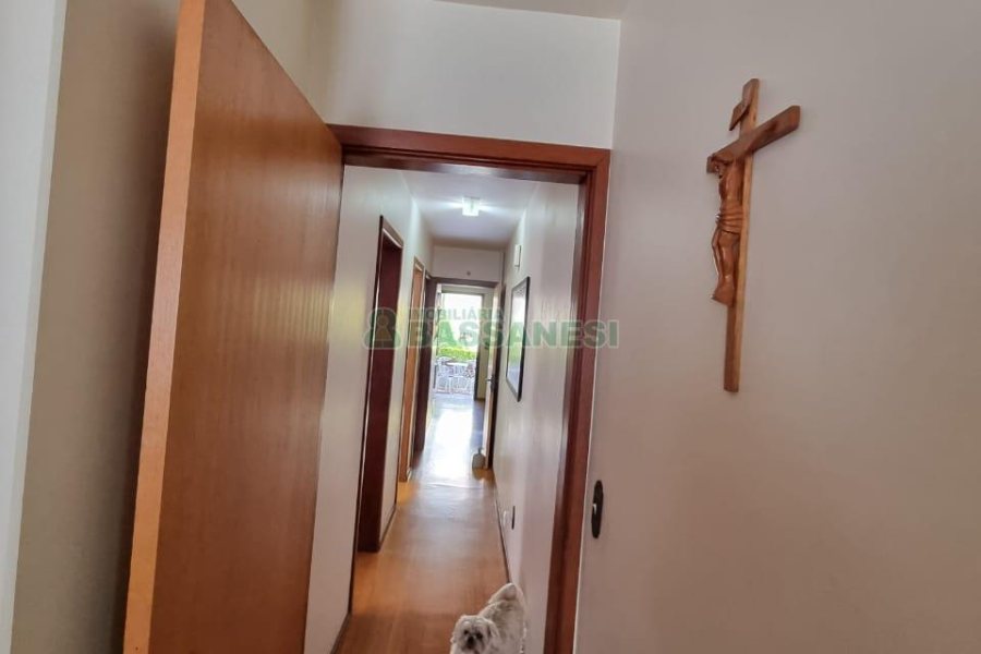 Casa com 389m², 6 dormitórios, no bairro Universitário em Caxias do Sul para Comprar