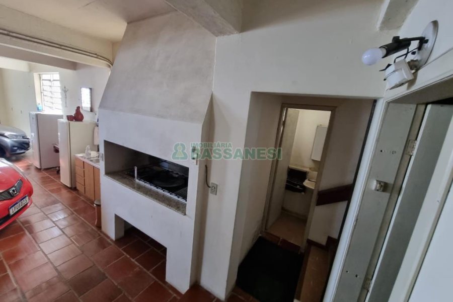 Casa com 389m², 6 dormitórios, no bairro Universitário em Caxias do Sul para Comprar