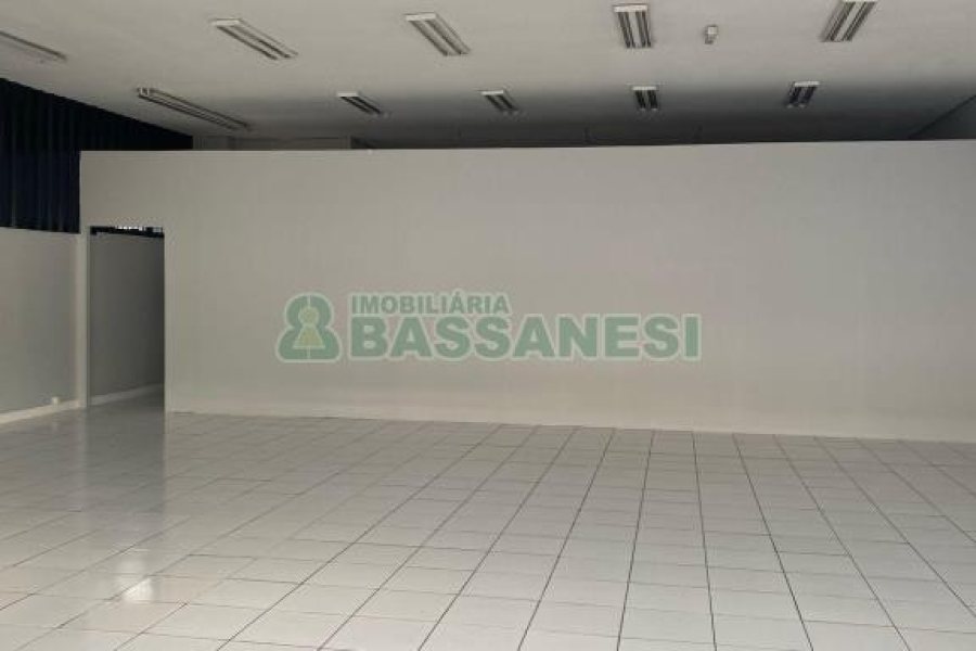 Loja com 192m², no bairro São Pelegrino em Caxias do Sul para Alugar